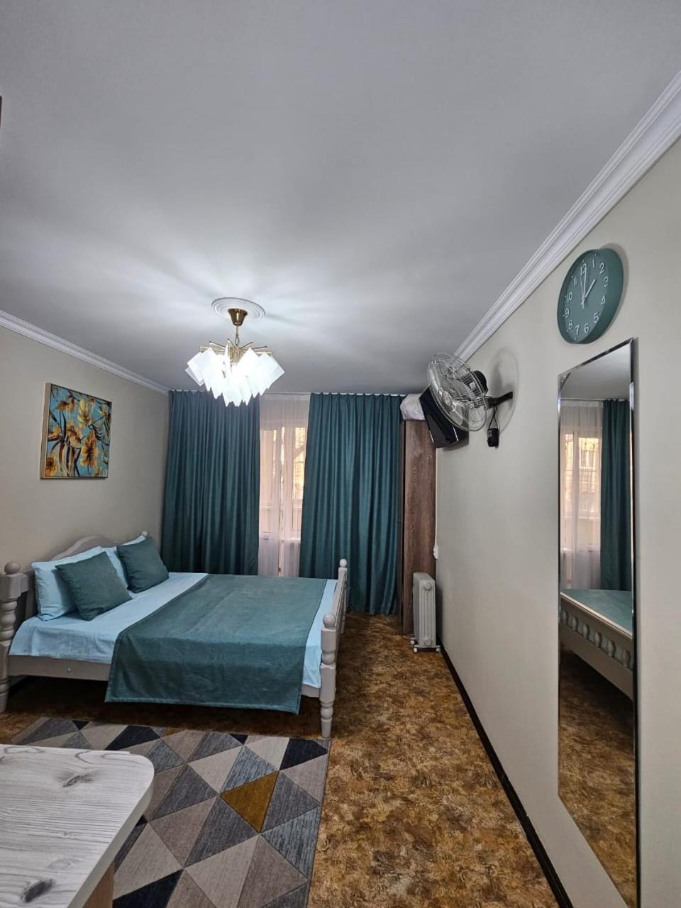 Апартаменты На Улице Клочкова, 128 Almatý Exterior foto